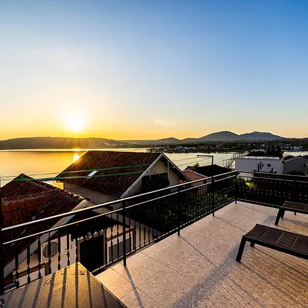 Sydney Апартаменты *